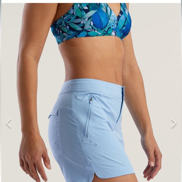 NWOT Title Nine Casual Blue
Rogue Shorts 5” size 2 - Picture 7 of 14